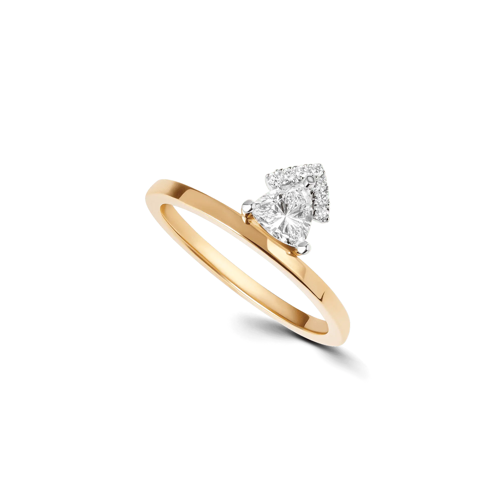 Victoria Gold ring in yellow gold, featuring a sleek single band and a 0.45ct lab-grown triangle-cut diamond.